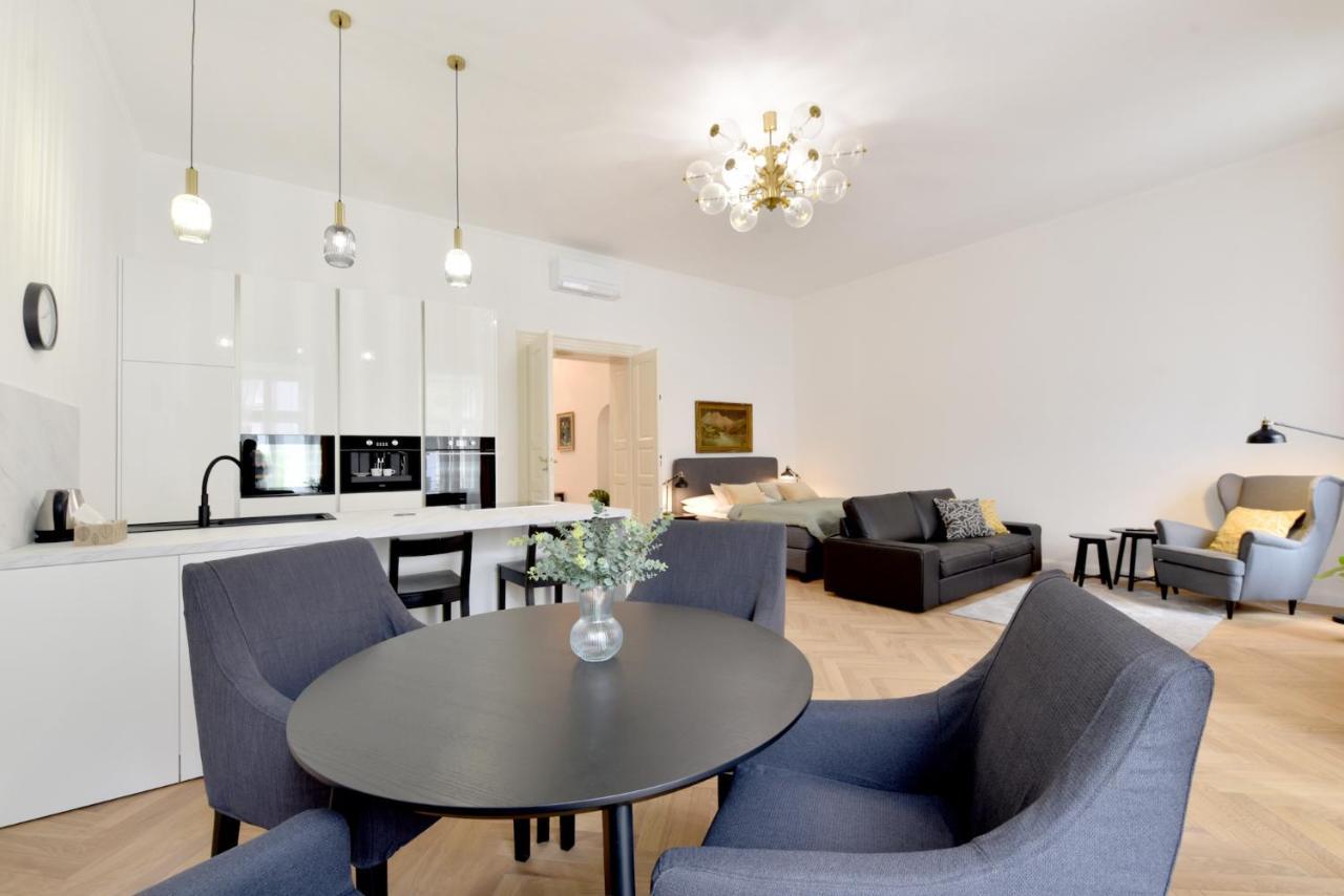 Apartman S Balkonom Trencin Bagian luar foto