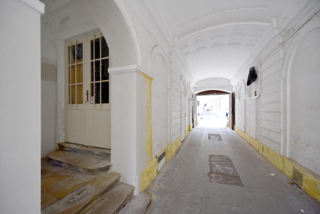 Apartman S Balkonom Trencin Bagian luar foto