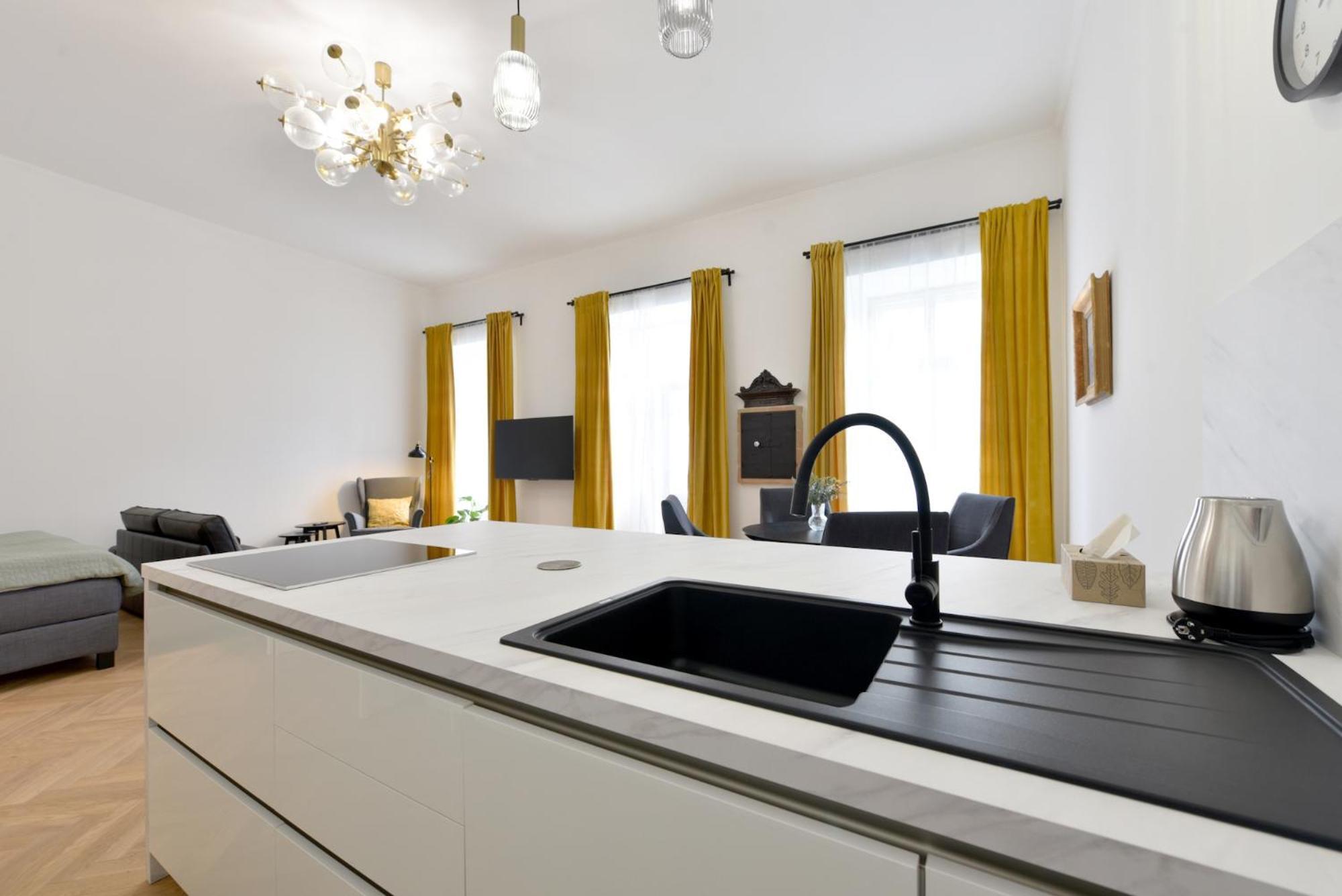 Apartman S Balkonom Trencin Bagian luar foto
