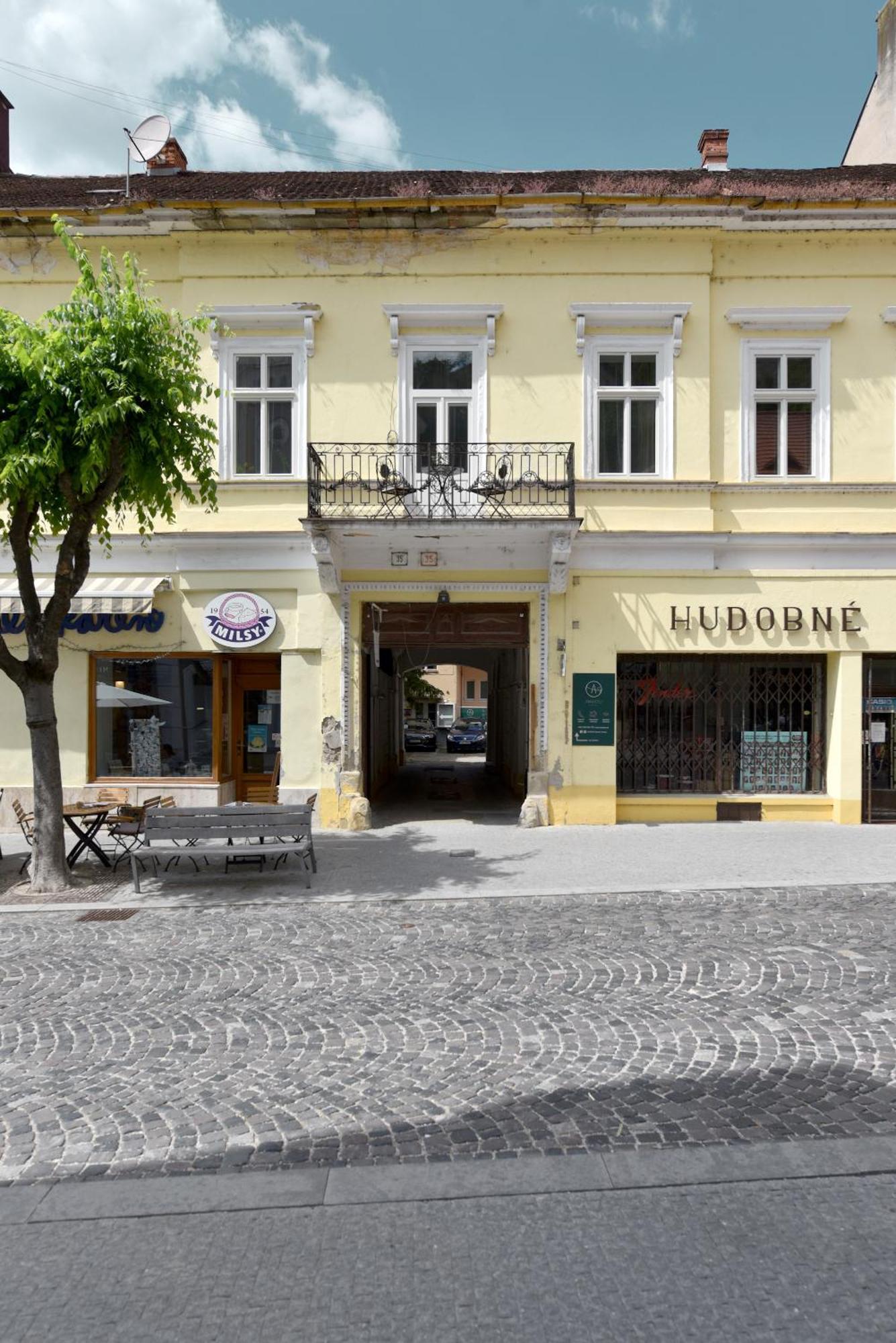 Apartman S Balkonom Trencin Bagian luar foto